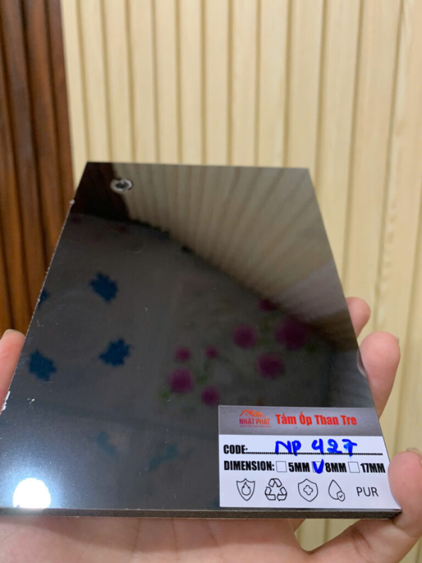 Tấm Ốp Than Tre Gương Xám - NP427 2 Đặc điểm nổi bật của tấm ốp than tre gương xám – Np427